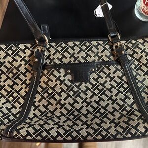 Tommy Hilfiger Elegant Black and Cream Tote Bag